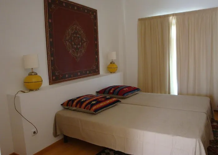 Hi - De Juventude Hostel Ταβίρα